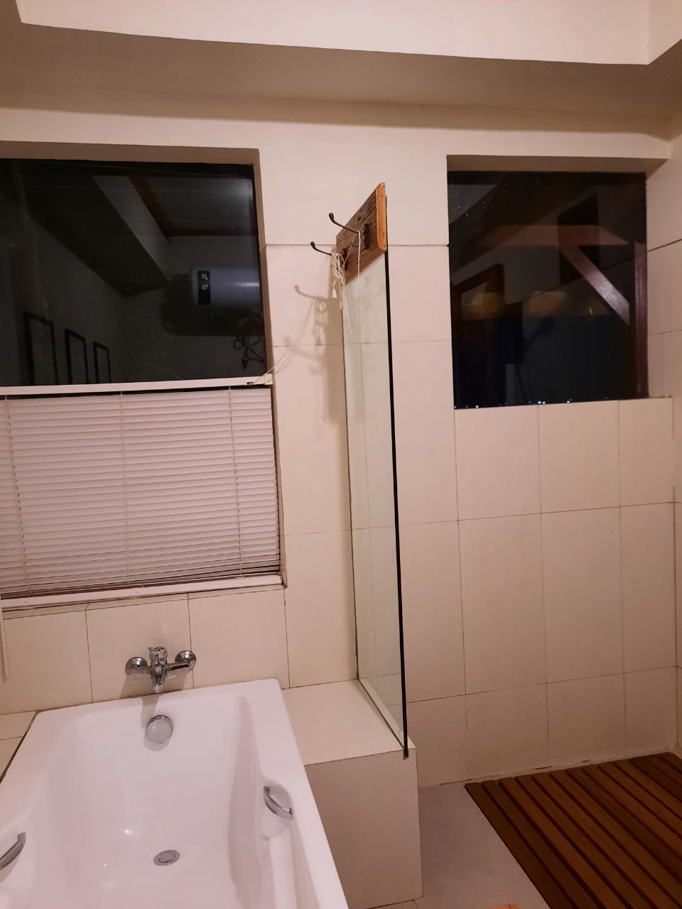 Kamar Trocus Cottage 2p di Legon Waru Cottage & Resort (Pinggir Pantai View Laut)